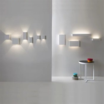 Forskellige Astro Parma gips væglampe modeller på væg
